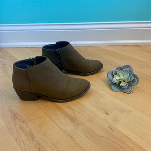 🐝 3/$20!! Ankle Booties
